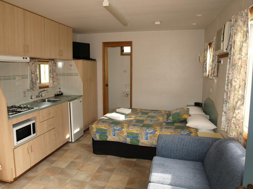 Cowra Holiday Park Δωμάτιο φωτογραφία