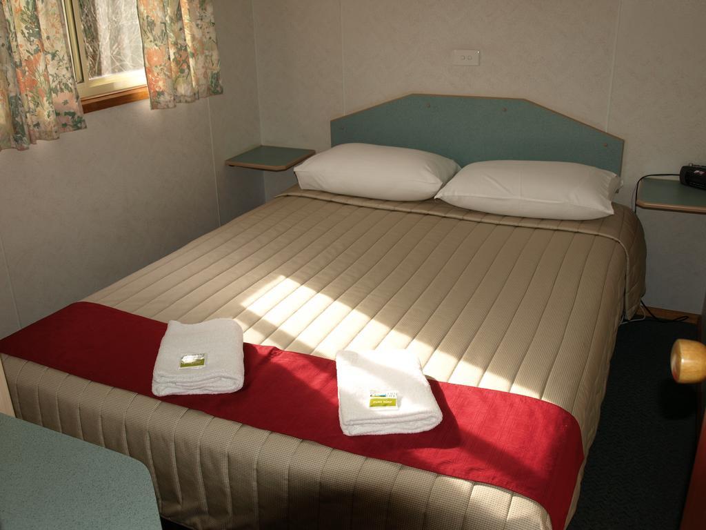 Cowra Holiday Park Δωμάτιο φωτογραφία