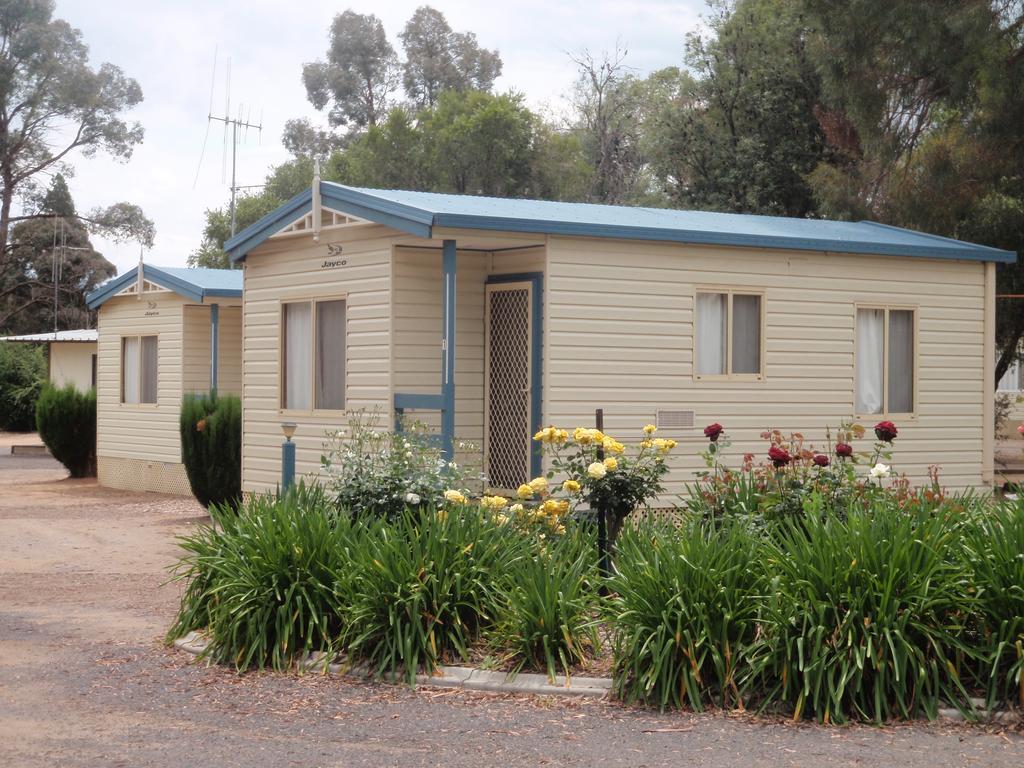 Cowra Holiday Park Δωμάτιο φωτογραφία