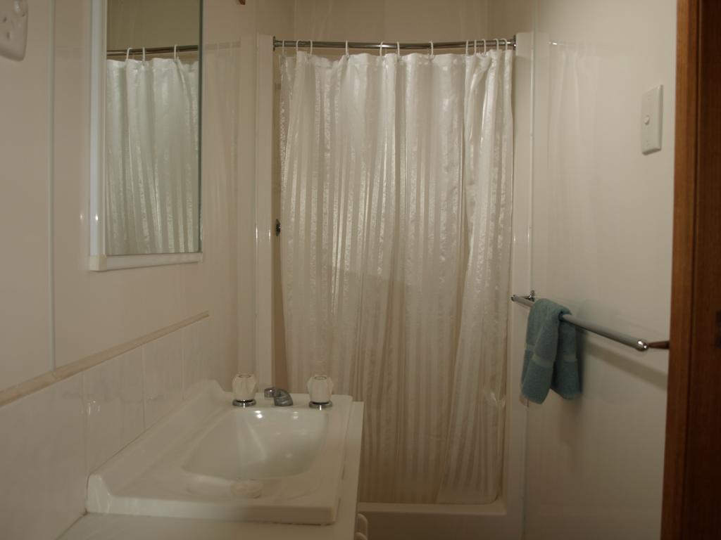 Cowra Holiday Park Δωμάτιο φωτογραφία